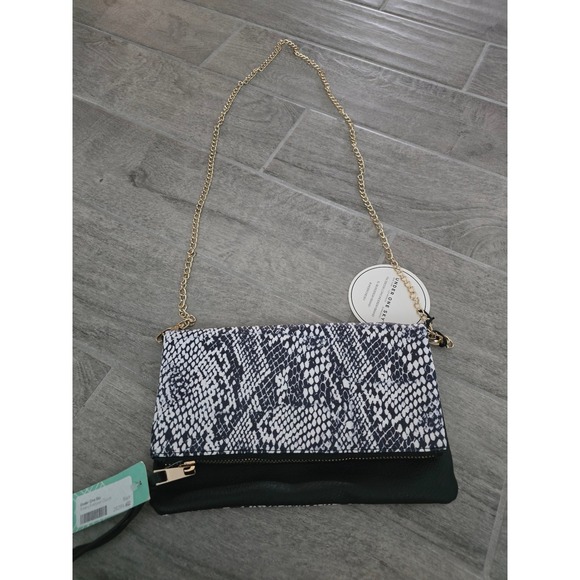 Under One Sky Black Snakeskin Reversible Flap Crossbody Clutch Gold Chain Strap - Picture 1 of 9